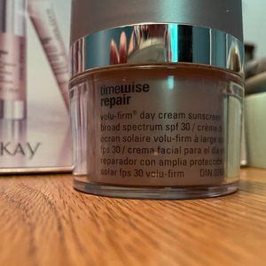 TimeWise Repair Volu-Firm Day Cream Sunscreen Broad Spectrum SPF 30